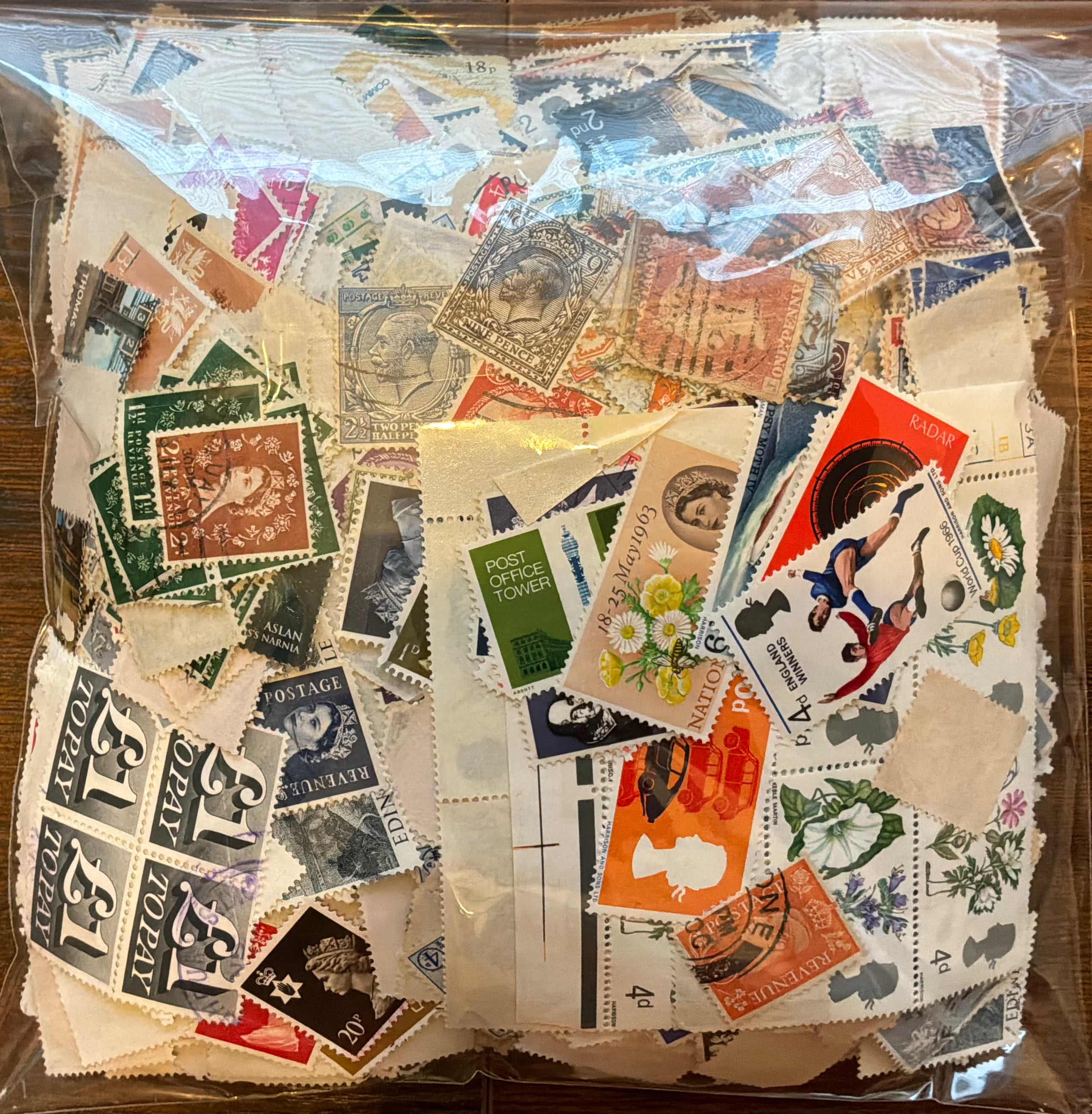250g Great Britain Off-Paper Stamp Mix - 1930s to 2000s - Unsorted - LOT ST668*