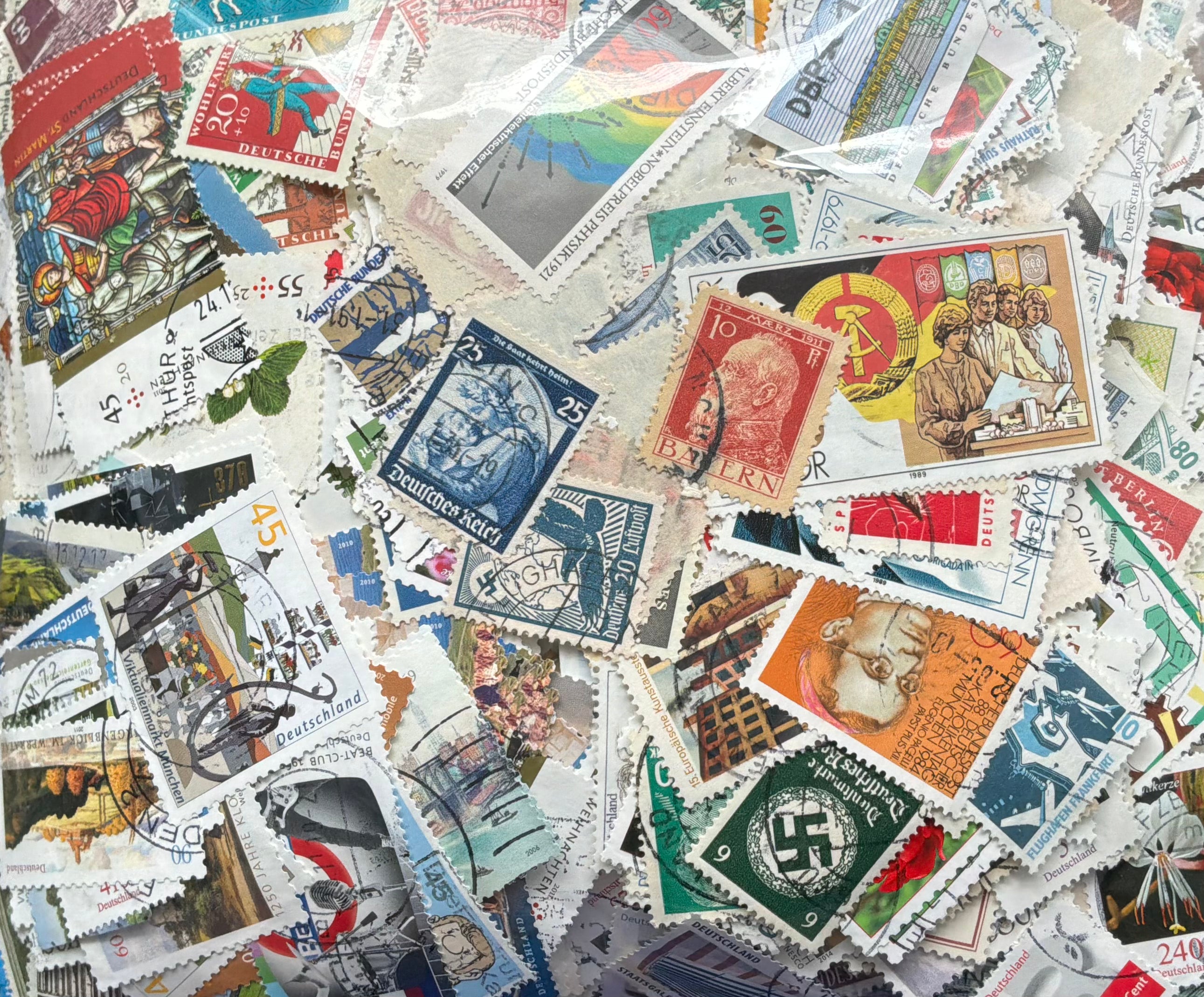 275g Germany Off-Paper Mixture - Unsorted. Includes Deutsche Bundespost, Berlin, and Reunified Germany. Includes Fine Used. LOT ST577