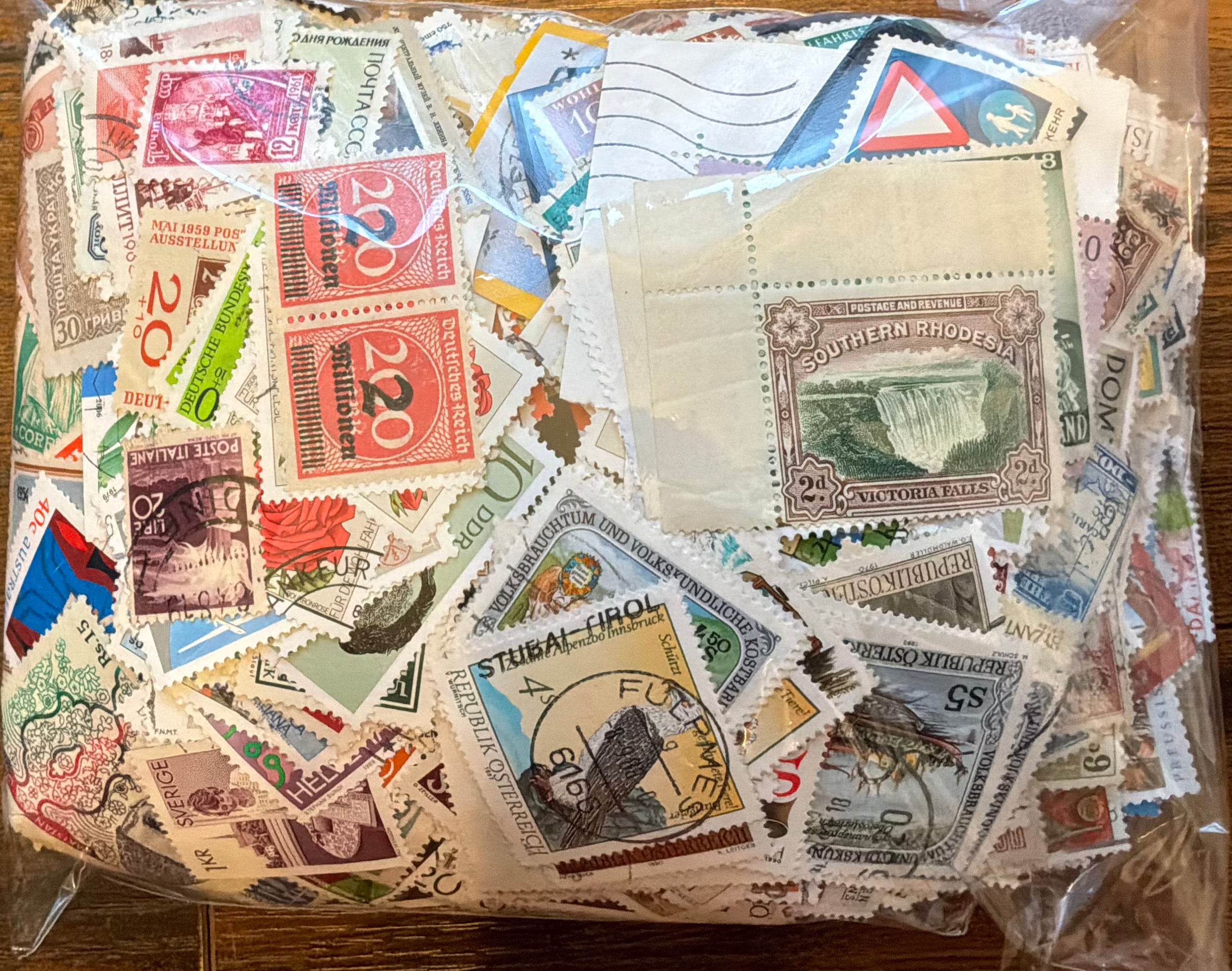 190g Worldwide Off-Paper Stamp Mixture - Unsorted Estate Hoard - Approx. 2000+ Stamps - LOT ST672